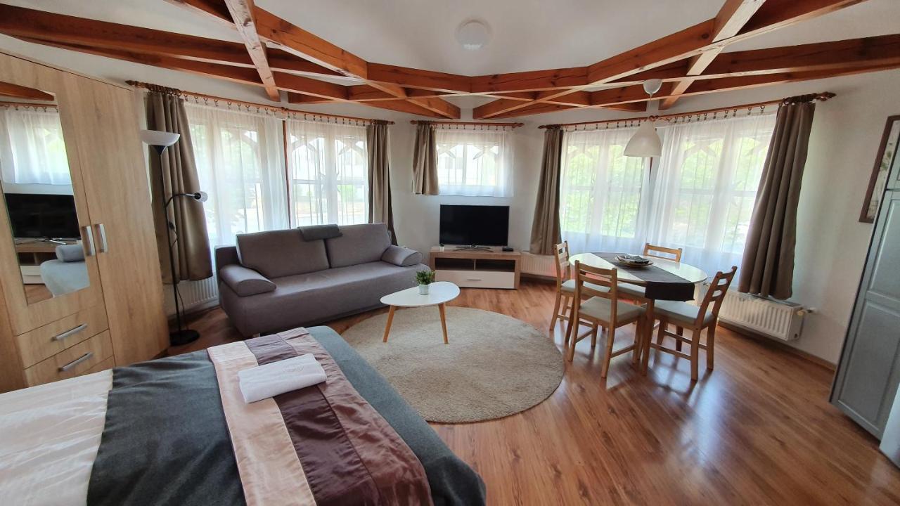 Danubia Apartman Esztergom Esterno foto