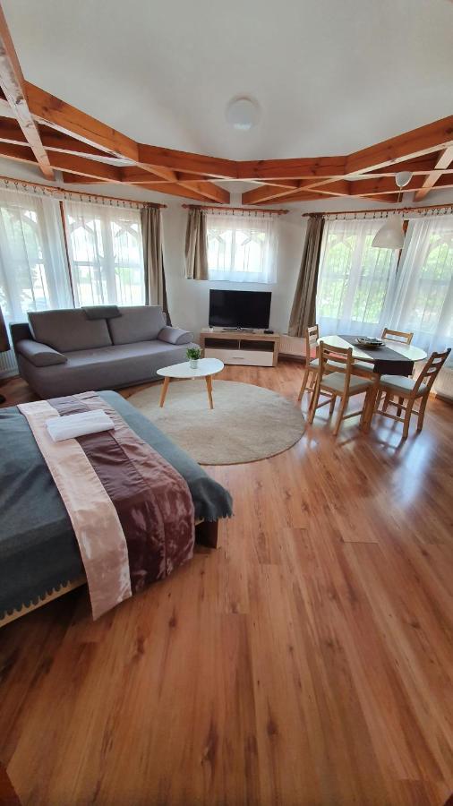 Danubia Apartman Esztergom Esterno foto