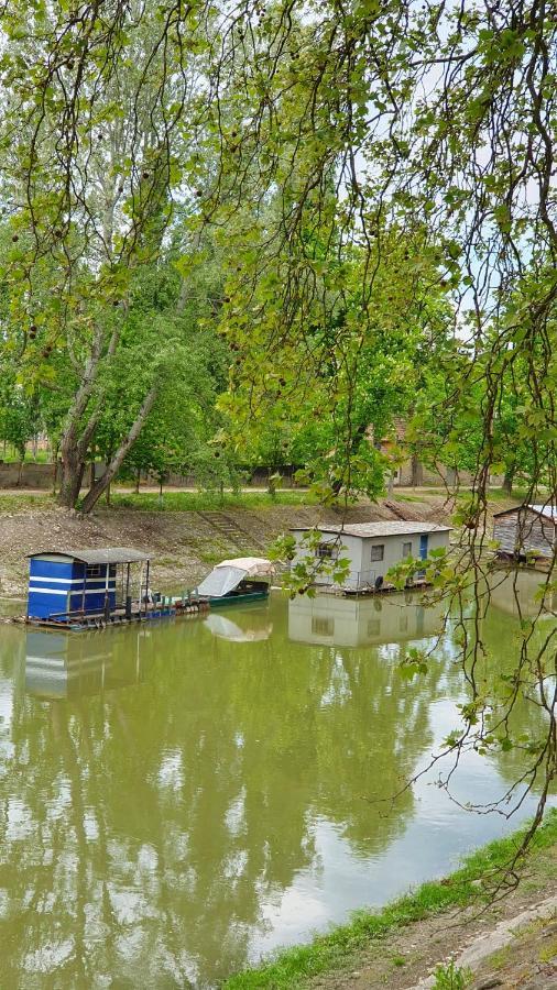 Danubia Apartman Esztergom Esterno foto
