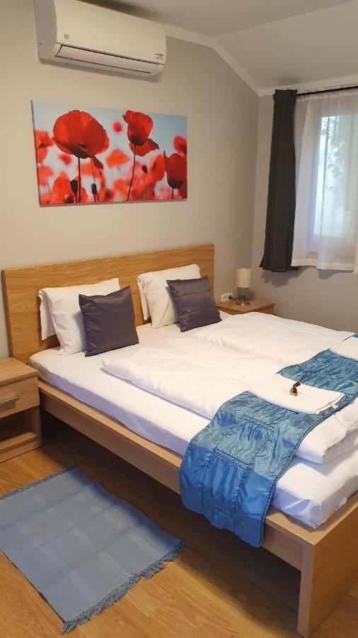 Danubia Apartman Esztergom Esterno foto