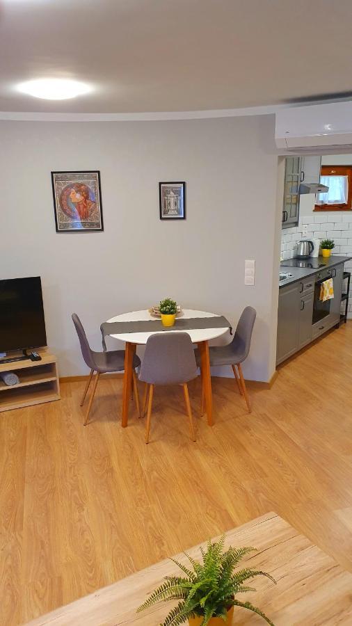 Danubia Apartman Esztergom Esterno foto