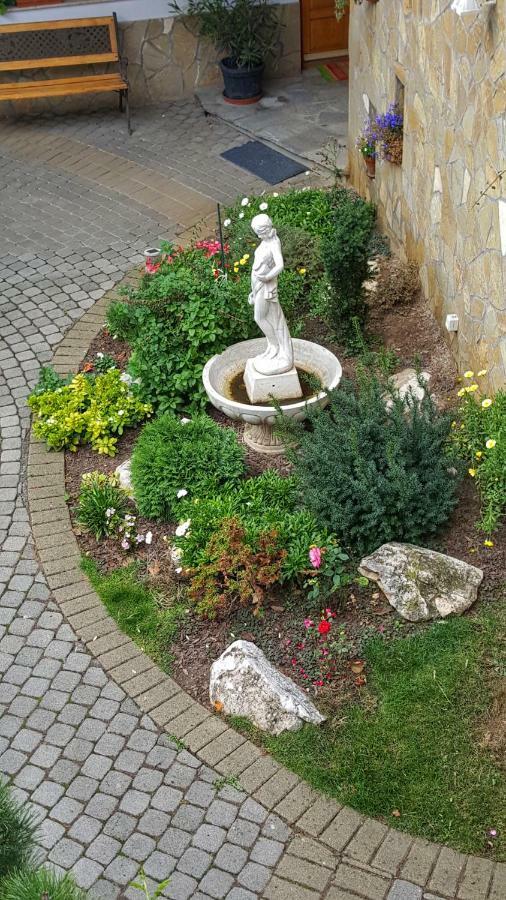 Danubia Apartman Esztergom Esterno foto