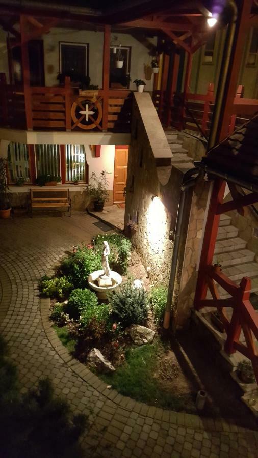 Danubia Apartman Esztergom Esterno foto