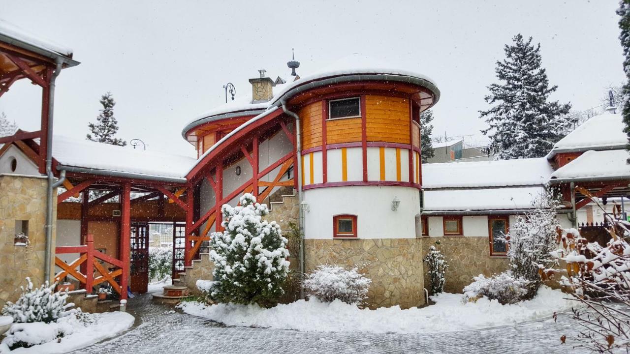 Danubia Apartman Esztergom Esterno foto