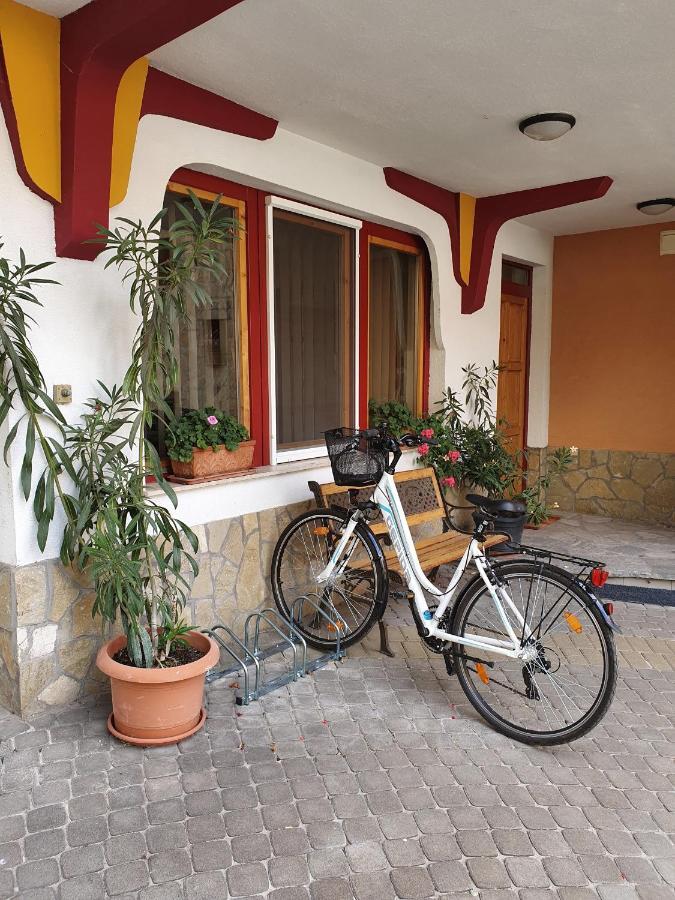 Danubia Apartman Esztergom Esterno foto