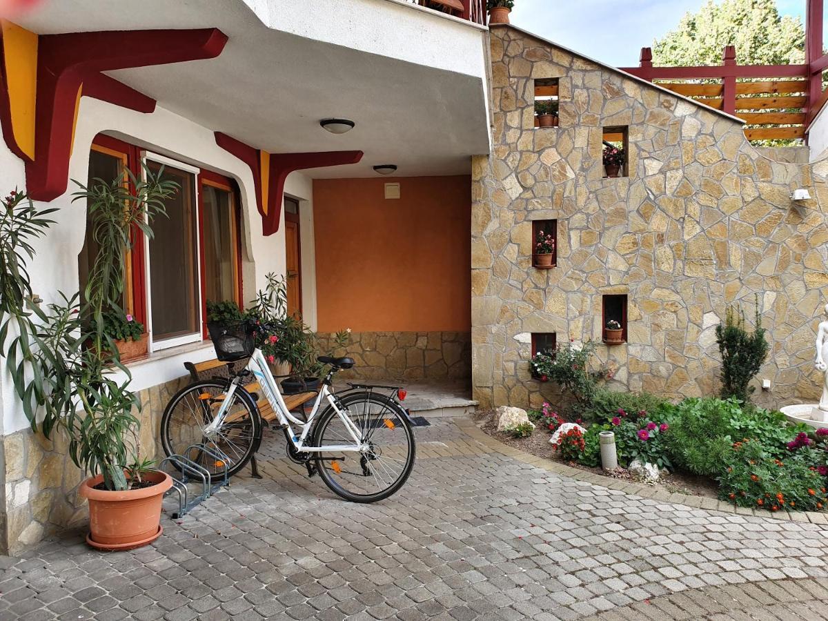 Danubia Apartman Esztergom Esterno foto